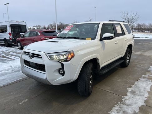 Certified 2024 Toyota 4Runner TRD Off-Road Premium image 3