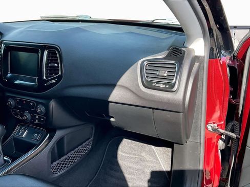 Used 2021 Jeep Compass Latitude image 17