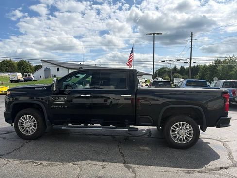 Used 2023 Chevrolet Silverado 3500 High Country w/ Technology Package AWD/4WD image 5
