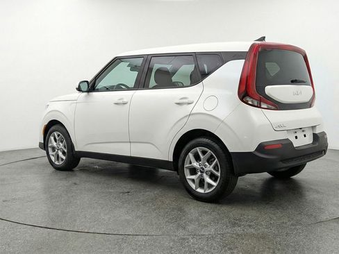 Used 2025 Kia Soul LX w/ LX Technology Package FWD image 6