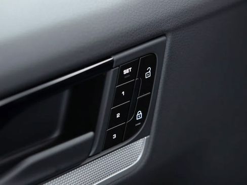 Certified 2026 Porsche Cayenne AWD/4WD image 25