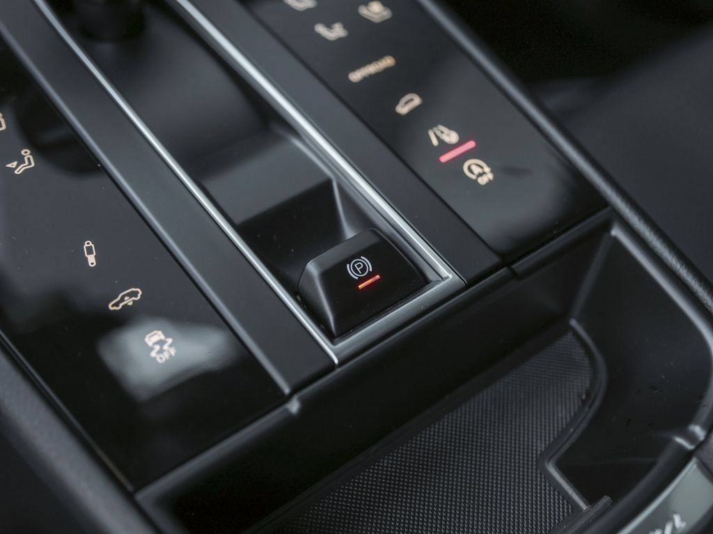 Certified 2026 Porsche Macan AWD/4WD image 28