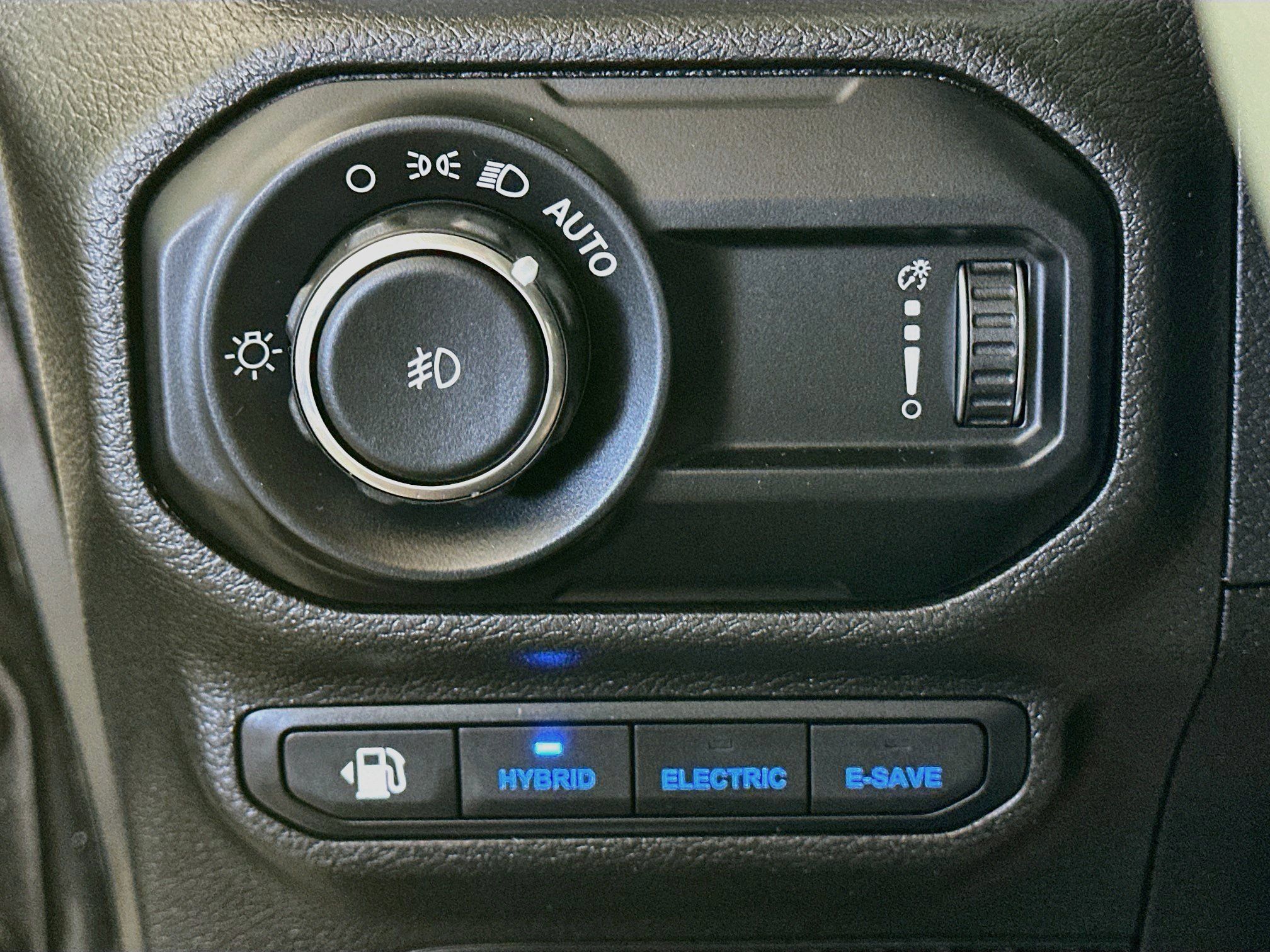 Used 2023 Jeep Wrangler Unlimited w/ Cold Weather Group AWD/4WD image 16