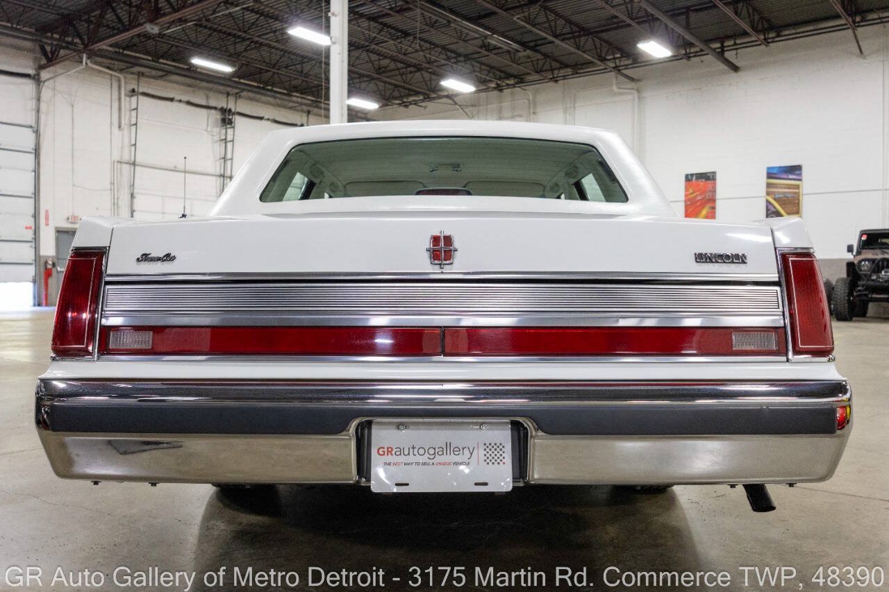 Used 1989 Lincoln Town Car Signature RWD image 6