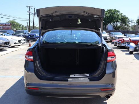Used 2017 Ford Fusion SE w/ Fusion SE Technology Package FWD image 15