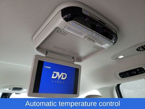 Used 2019 Chrysler Pacifica Touring-L w/ Premium Audio Group FWD image 16