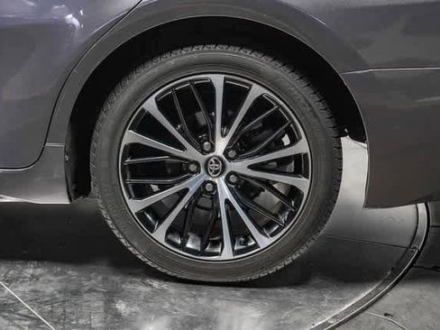 Certified 2020 Toyota Camry SE image 11