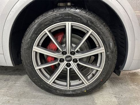 Used 2022 Audi SQ5 Premium Plus w/ Premium Plus Package image 2