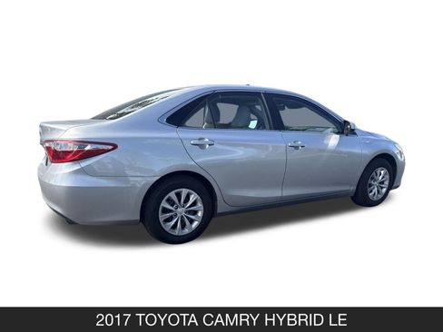 Used 2017 Toyota Camry LE image 6