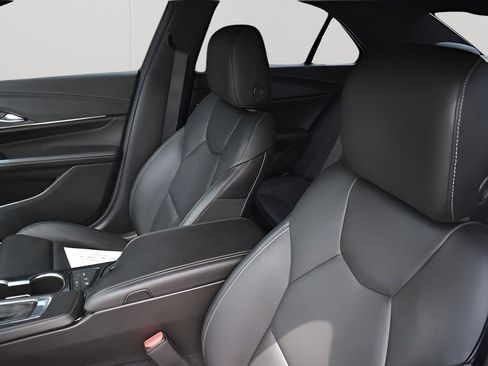 Used 2023 Cadillac CT4 Luxury image 12