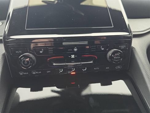 New 2025 Jeep Grand Cherokee Laredo image 22