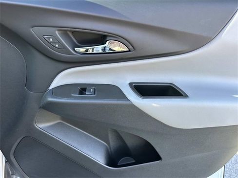 Used 2023 Chevrolet Equinox LT image 27