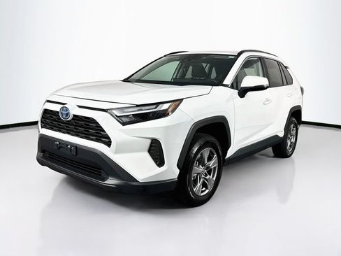 Used 2024 Toyota RAV4 XLE AWD/4WD image 3