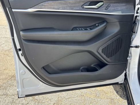 New 2026 Jeep Grand Cherokee Limited AWD/4WD image 18