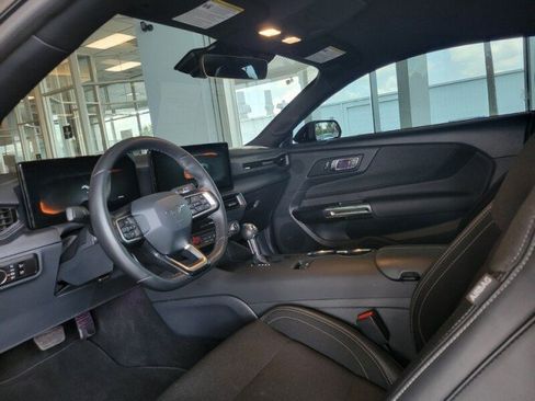 Used 2025 Ford Mustang GT RWD image 6