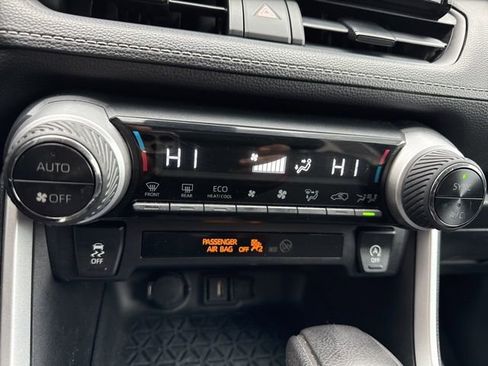 Used 2021 Toyota RAV4 XLE w/ Convenience Package image 16