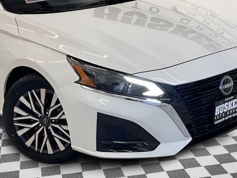 Used 2025 Nissan Altima 2.5 SV FWD image 26