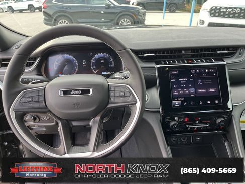 New 2025 Jeep Grand Cherokee Altitude image 8