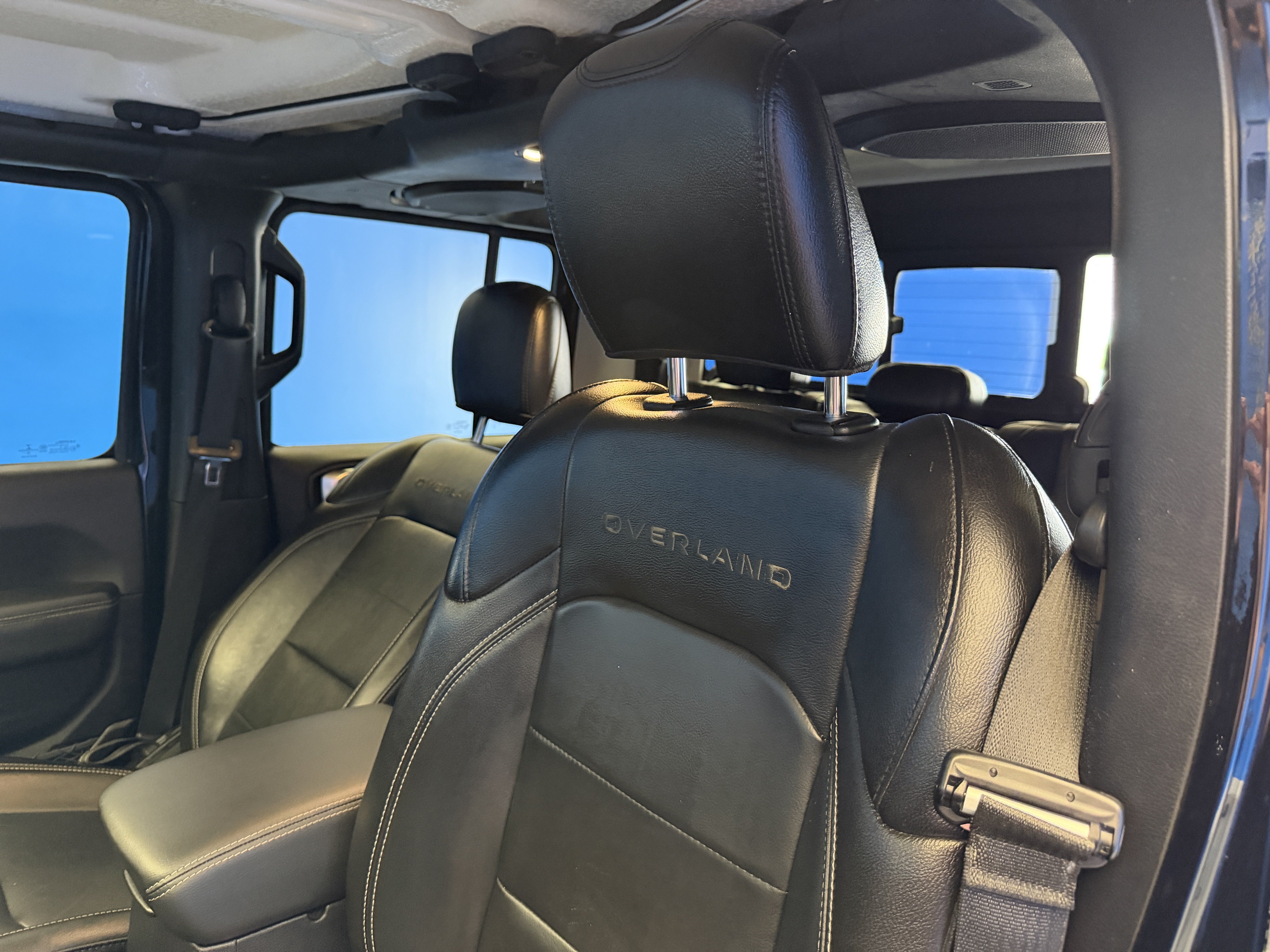 Used 2020 Jeep Gladiator Overland AWD/4WD image 13