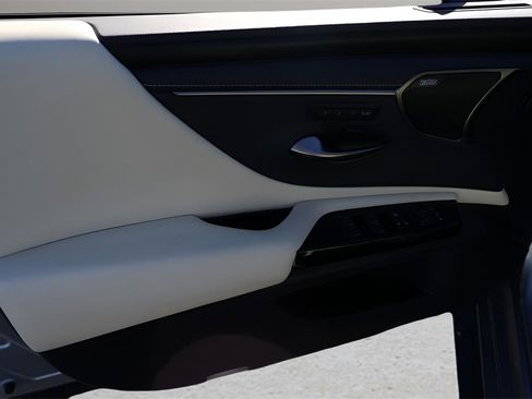 Used 2022 Lexus ES 300h w/ Luxury Package image 10