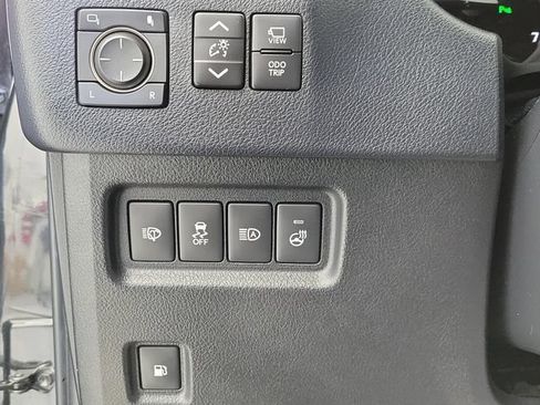 Used 2022 Lexus GX 460 Luxury w/ Accessory Package AWD/4WD image 31
