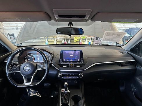 Used 2019 Nissan Altima 2.5 SR FWD image 11