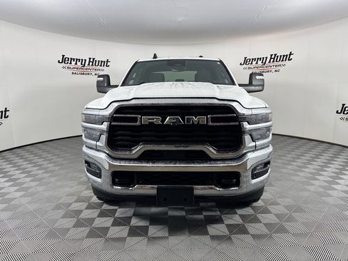 Used 2025 RAM 2500 Big Horn AWD/4WD image 3
