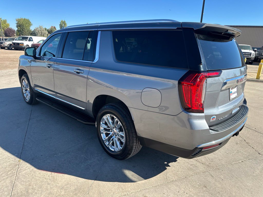 Certified 2021 GMC Yukon XL SLT w/ SLT Premium Package AWD/4WD image 40