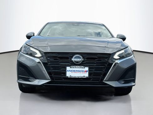 Used 2023 Nissan Altima 2.5 SV FWD image 2