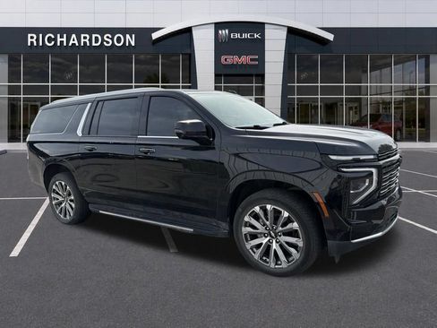 Used 2025 Chevrolet Suburban High Country AWD/4WD image 5