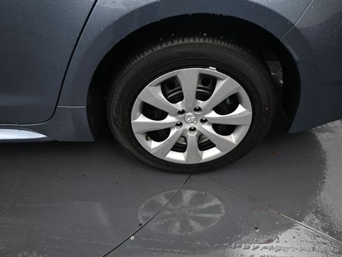 Used 2025 Toyota Corolla LE image 20