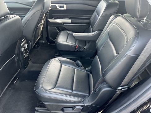 Certified 2022 Ford Explorer XLT w/ Equipment Group 202A image 21