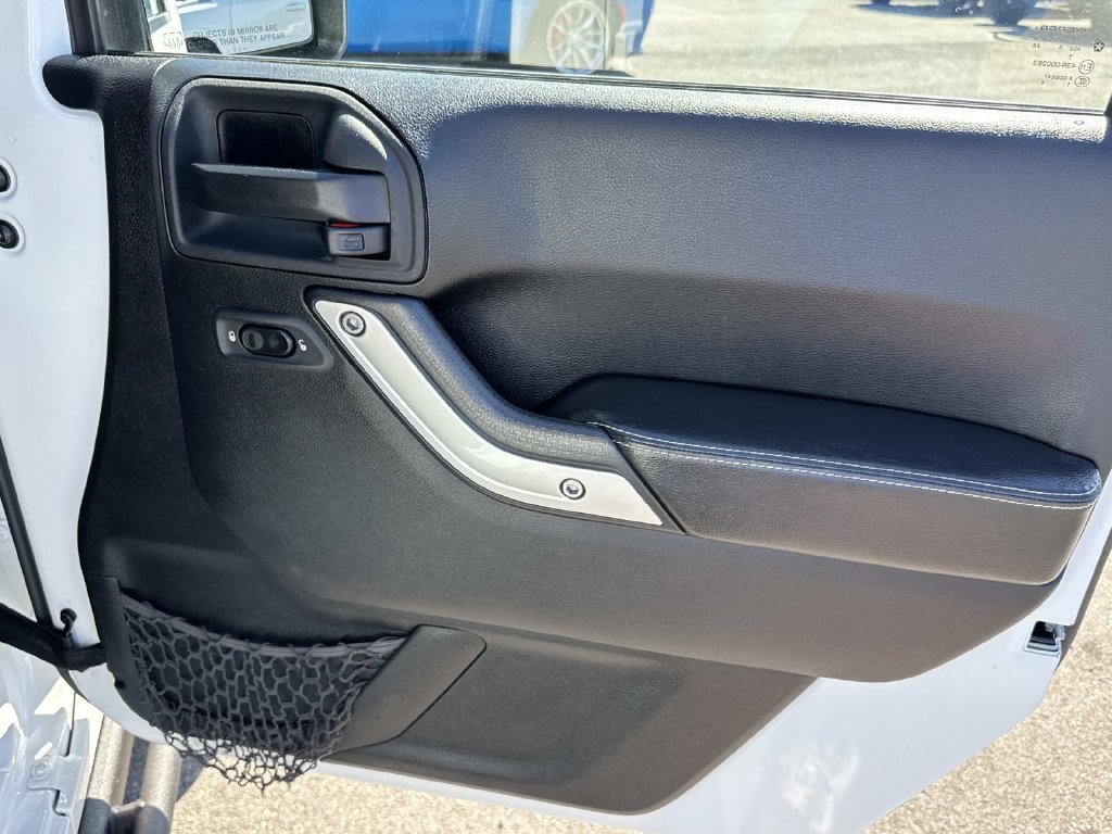 Used 2015 Jeep Wrangler Unlimited Rubicon AWD/4WD image 26