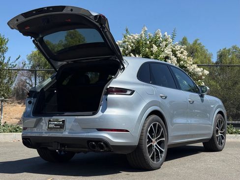 Certified 2026 Porsche Cayenne E-Hybrid AWD/4WD image 31
