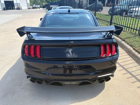 Used 2021 Ford Mustang Shelby GT500 w/ Carbon Fiber Track Pack RWD image 5
