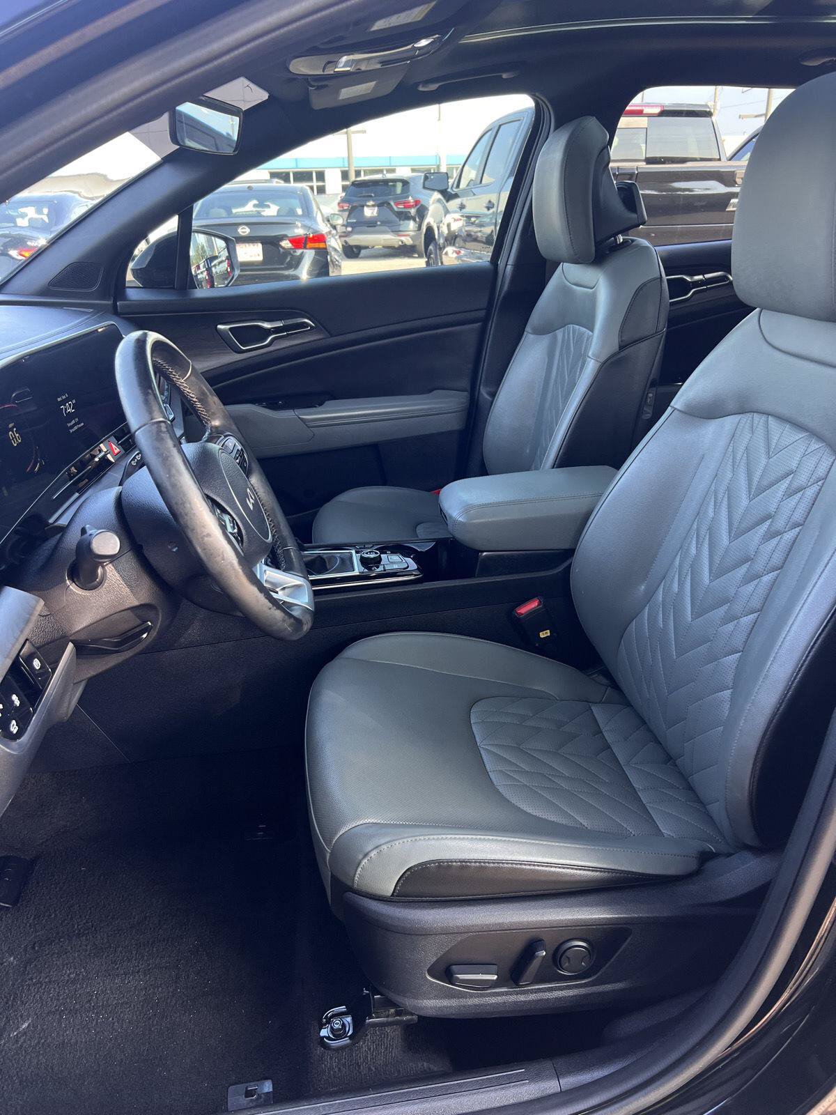 Used 2023 Kia Sportage X-Line w/ X-Line Premium Package AWD/4WD image 4