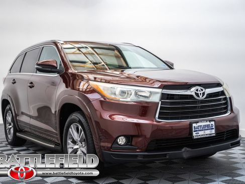 Used 2015 Toyota Highlander XLE FWD image 1