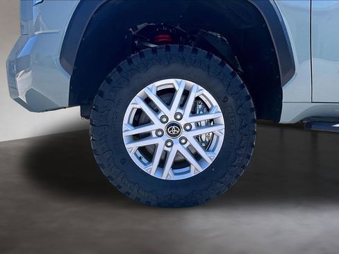 Used 2025 Toyota Tundra SR5 AWD/4WD image 33