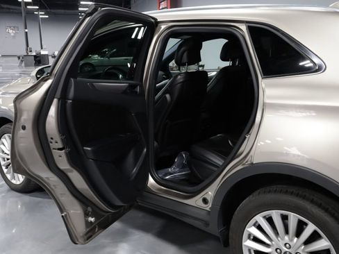 Used 2019 Lincoln MKC Premiere FWD image 18