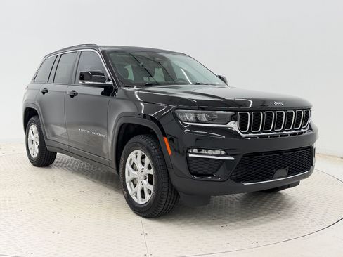 Used 2023 Jeep Grand Cherokee Limited w/ Trailer Tow Prep Group (B) AWD/4WD image 7