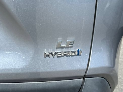 Used 2021 Toyota RAV4 LE AWD/4WD image 7