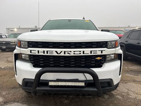 Used 2019 Chevrolet Silverado 1500 Custom w/ Custom Value Package image 2
