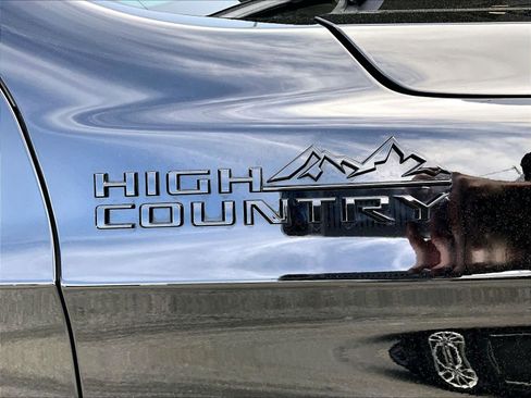 Used 2024 Chevrolet Suburban High Country image 30