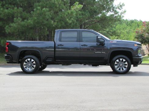 Used 2024 Chevrolet Silverado 2500 Custom w/ Custom Value Package image 5