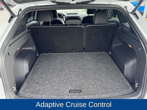 Used 2023 Volkswagen Atlas Cross Sport SE w/ Panoramic Sunroof Package image 7