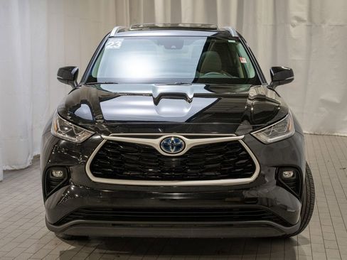 Used 2023 Toyota Highlander Bronze Edition image 3