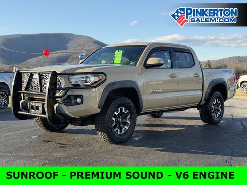 Used 2017 Toyota Tacoma TRD Off-Road image 2