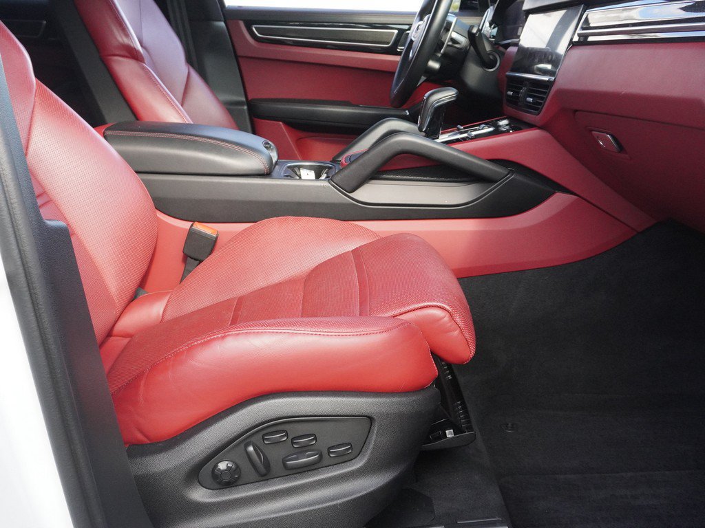 Used 2022 Porsche Cayenne GTS w/ Premium Package Plus AWD/4WD image 31