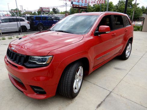Used 2017 Jeep Grand Cherokee SRT image 8