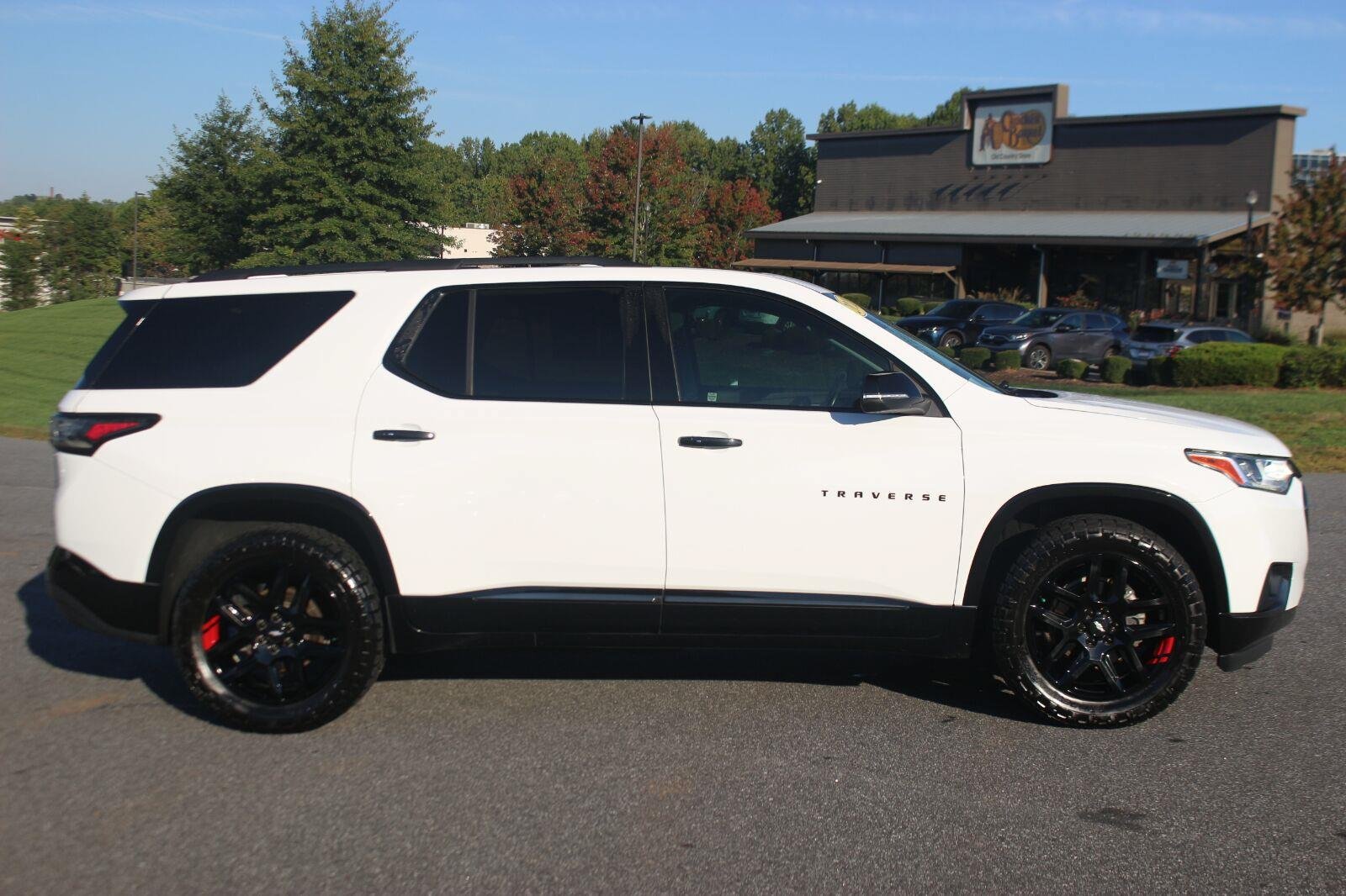 Used 2021 Chevrolet Traverse Premier w/ Redline Edition FWD image 8